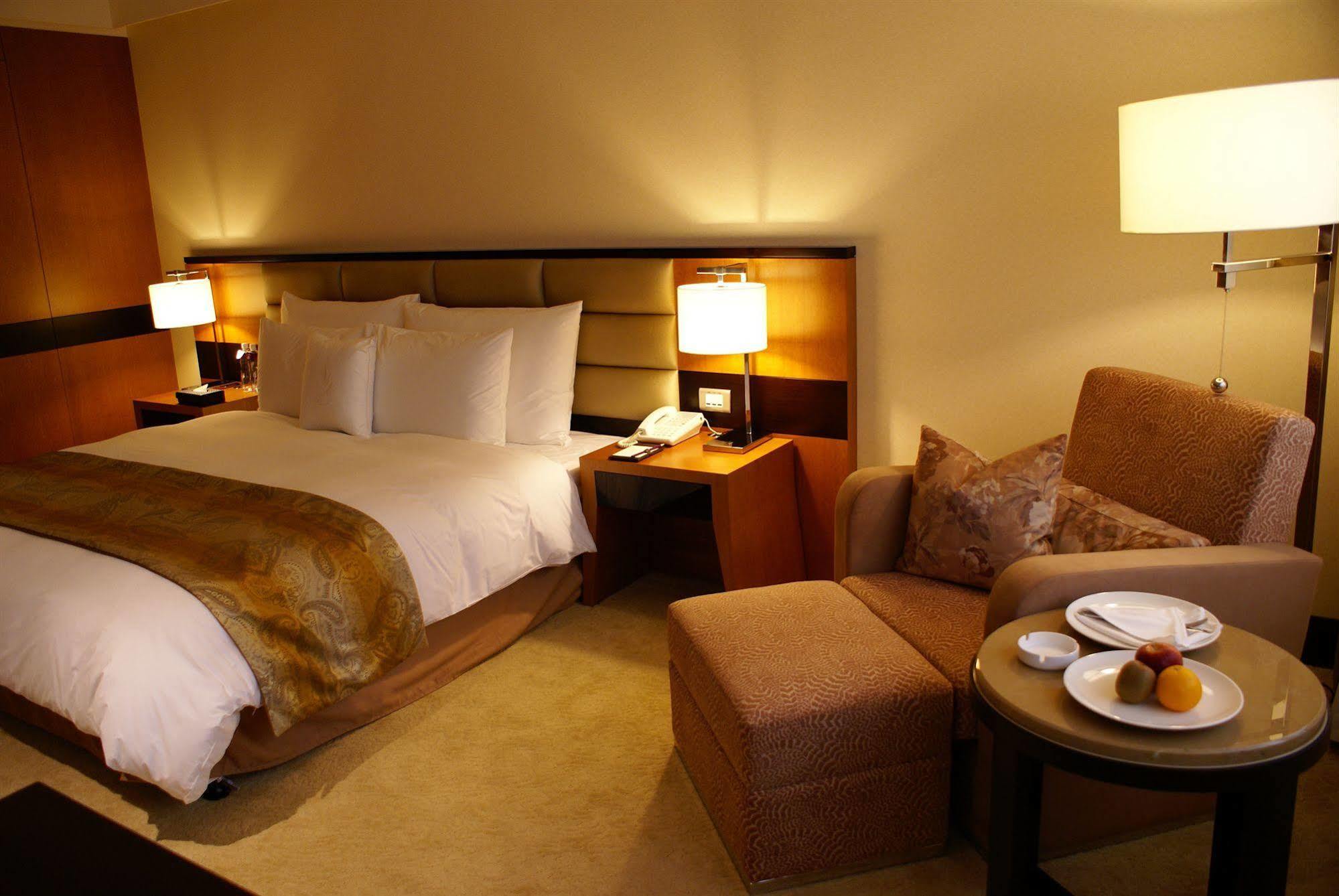 Monarch Skyline Hotel Luzhu Екстер'єр фото