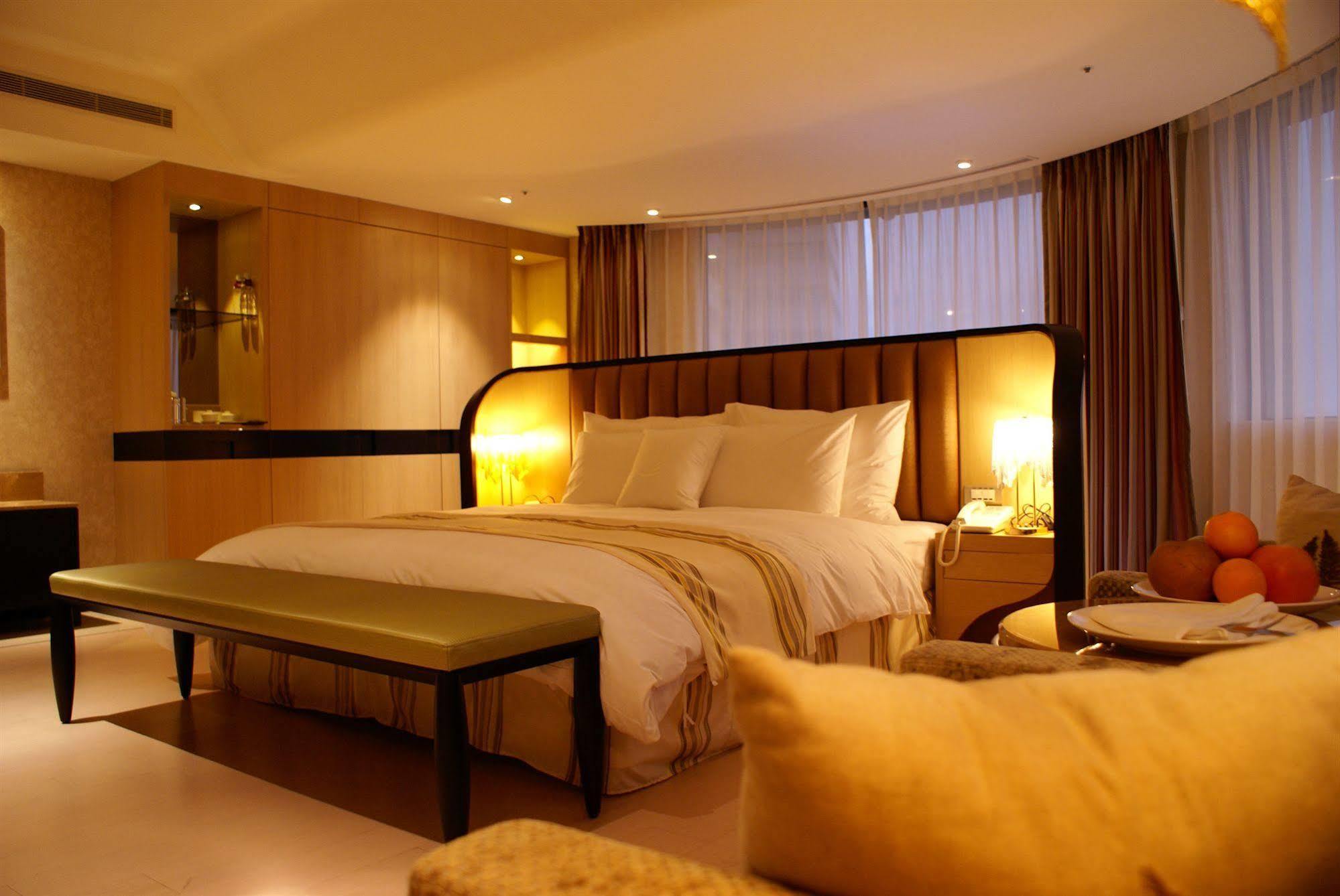 Monarch Skyline Hotel Luzhu Екстер'єр фото