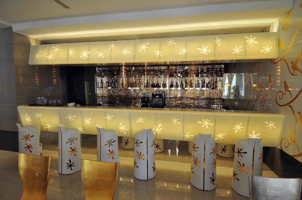 Monarch Skyline Hotel Luzhu Екстер'єр фото
